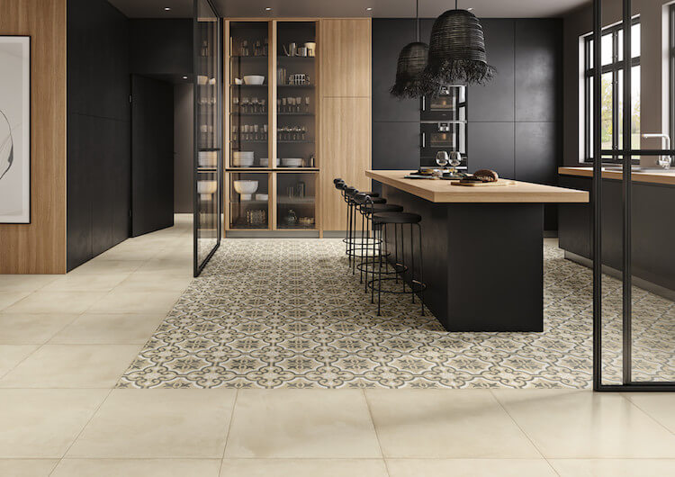 Cozinha com pavimento tradicional em cerâmica